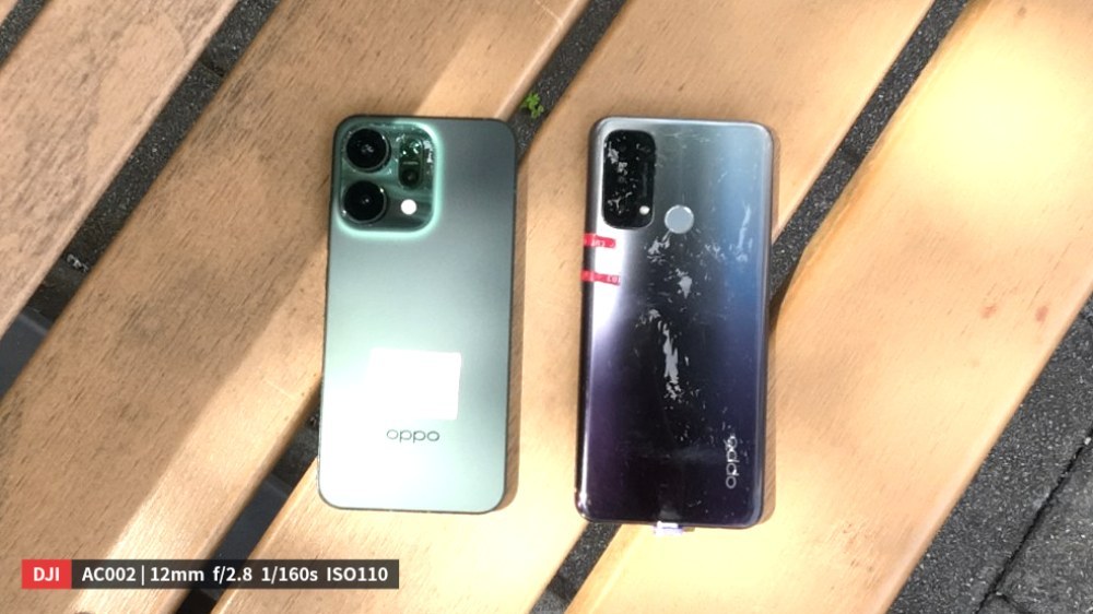 地球に存在するチェアの上にあるReno 14 5GとReno 5 A