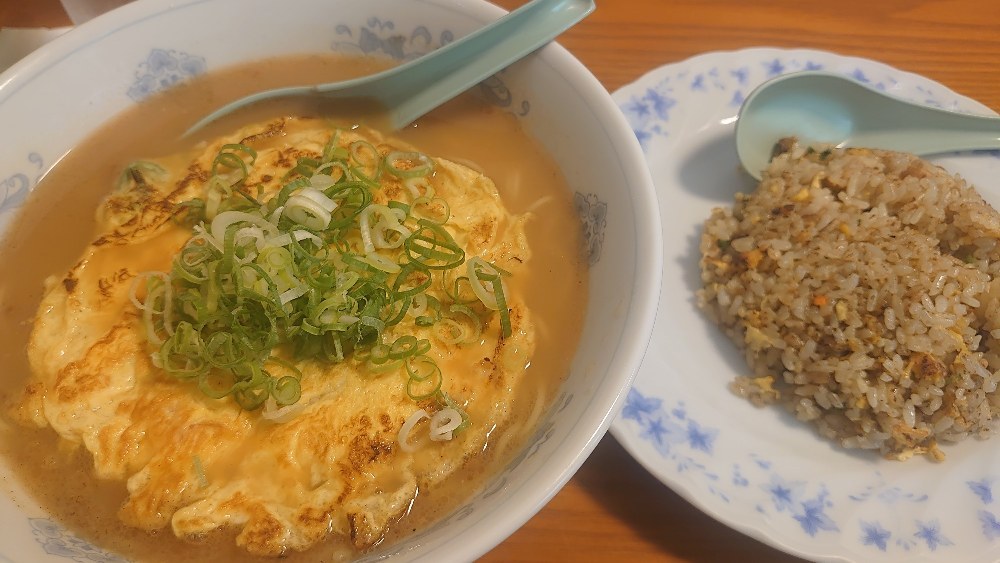日替わりランチ930円、この日は天津麺+ミニ焼飯