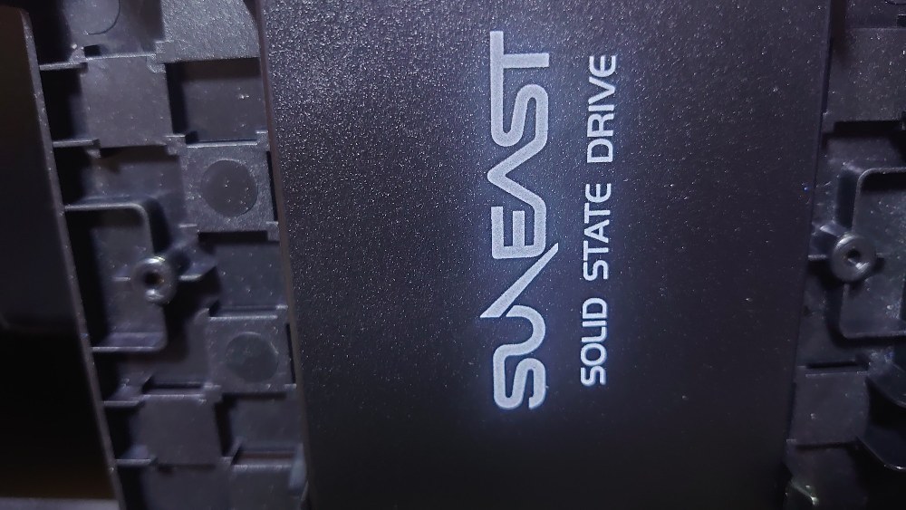 SUNEASTのSSDは二度と買わないと決めている