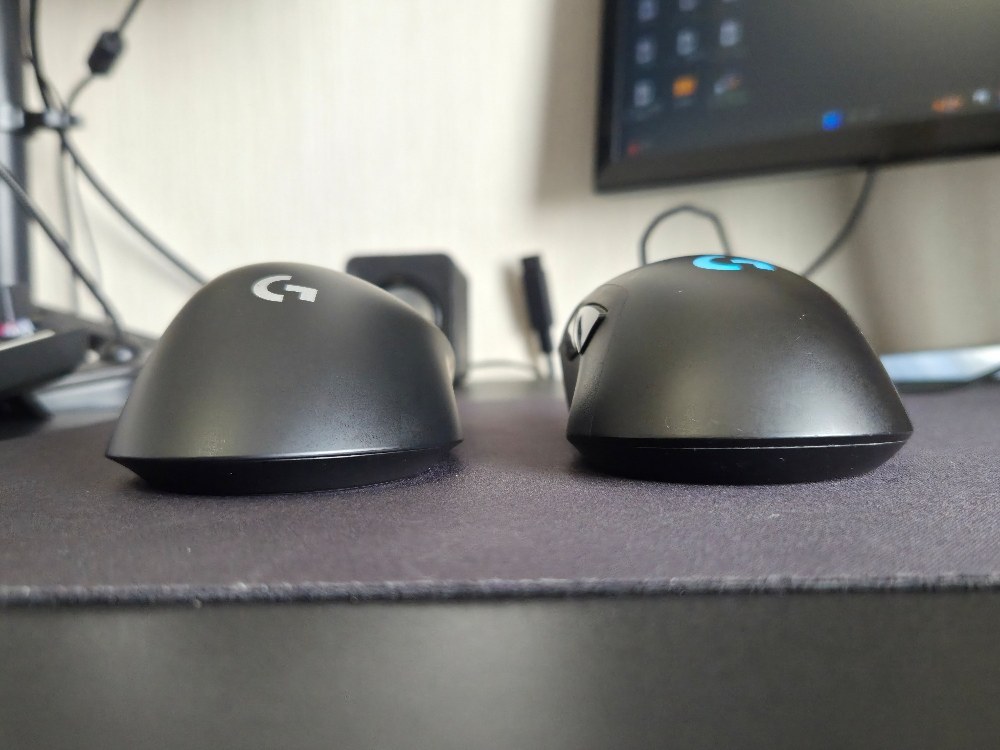 右が SUPERLIGHT 2 DEX、左がG403