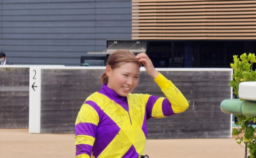 5R 2歳新馬のローズサルーテ号と小林美駒騎手②