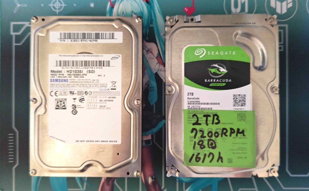 表面。左がSamsung製。右がSeagate製