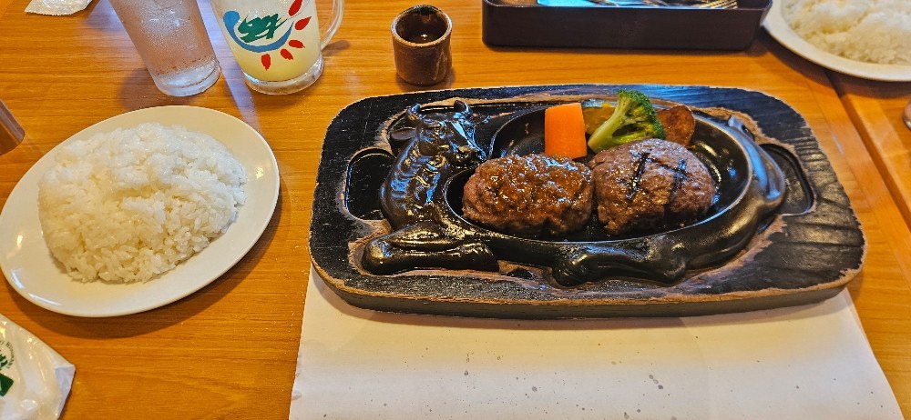 実は今回初めてごはん大盛りにしたんだーいつもはお母さんのライスを半分ぐらいパクってたけど今回は初めから大盛りにしよーって…