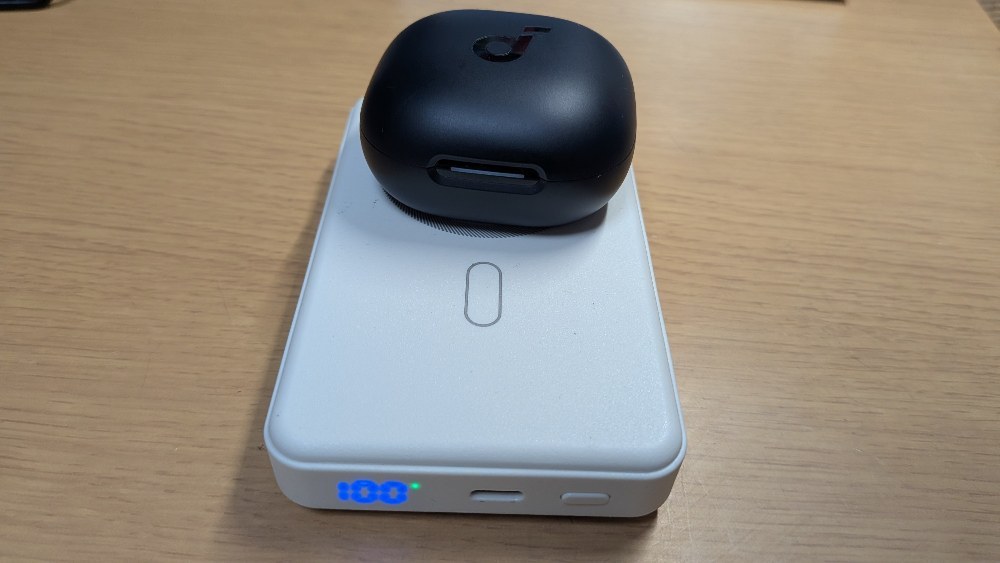 前回レビューしたP40iをワイヤレス充電