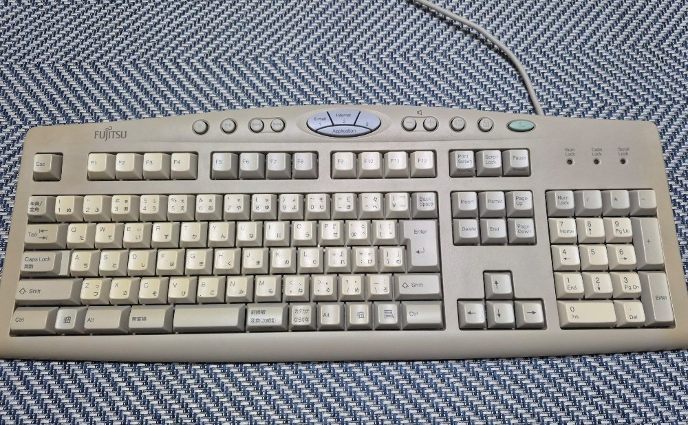 Windows98SE時代のUSB1.1キーボード。PS/2でないのが驚き