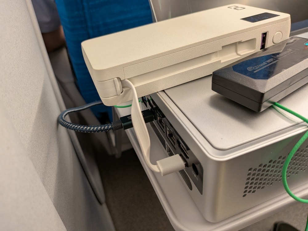 ミニPC背面への接続
