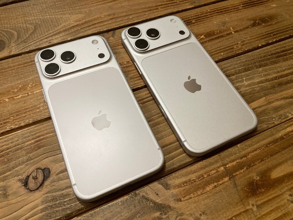 左：iPhone17 Pro Max   右：iPhone18 Pro Max