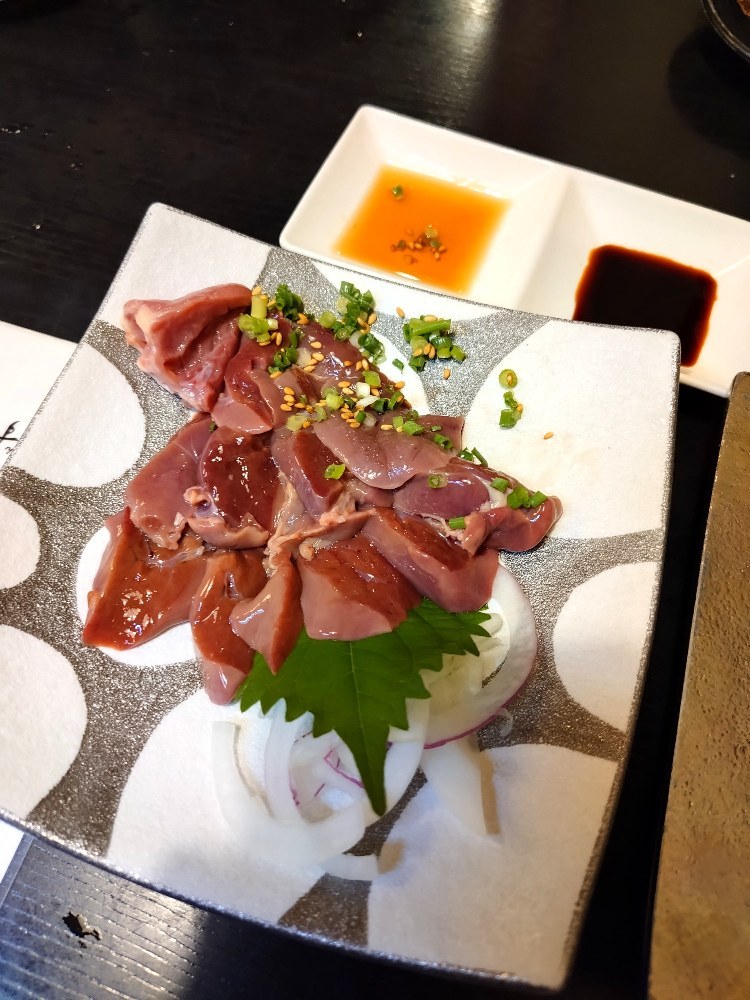 鶏レバ刺し