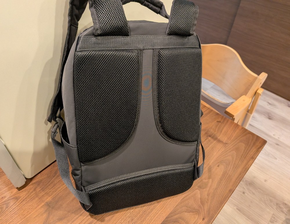 背面のメッシュ