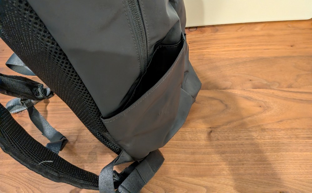 側面の縦型ポケット①