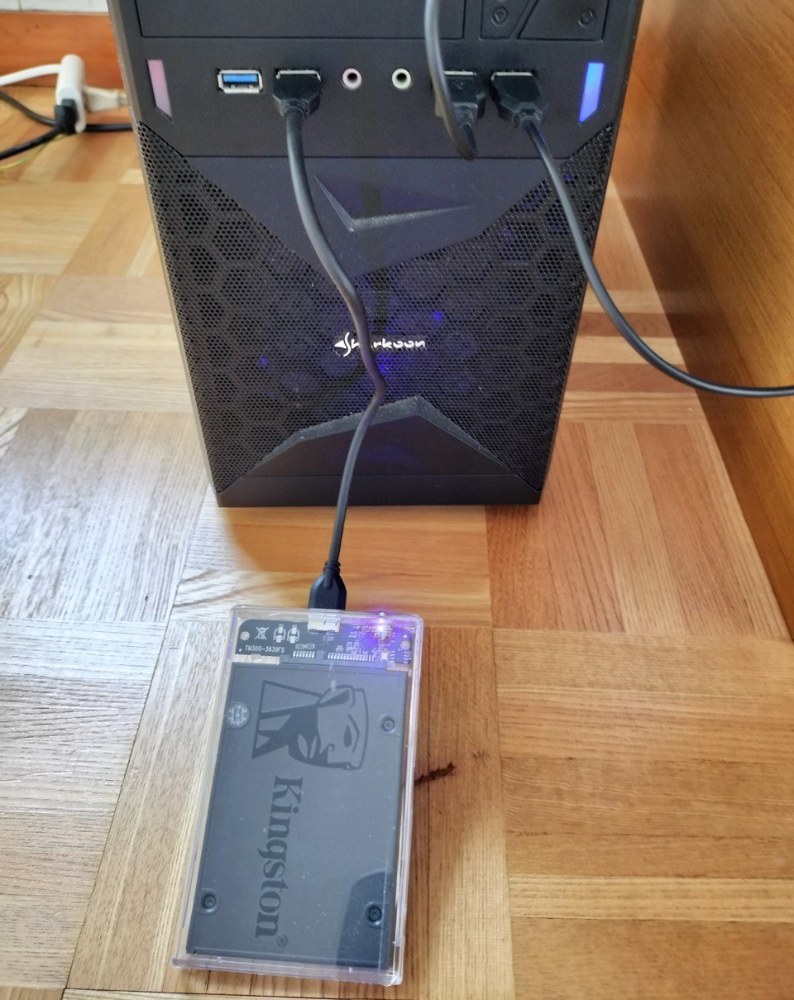 SSDをつなげてみます。