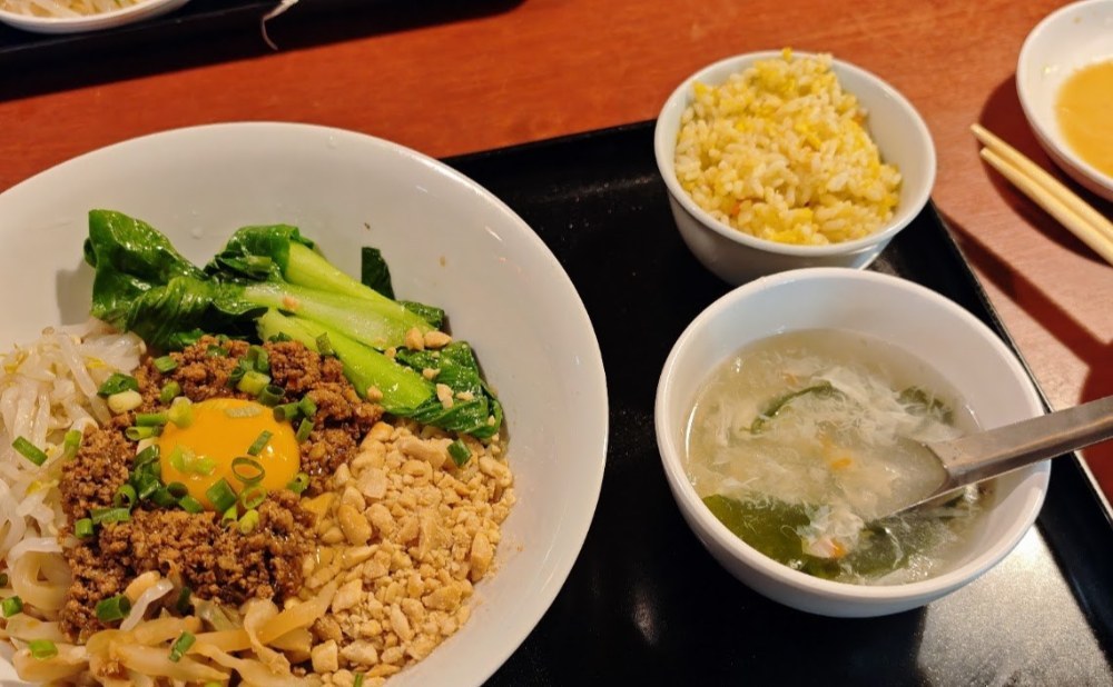半チャーハンとスープ