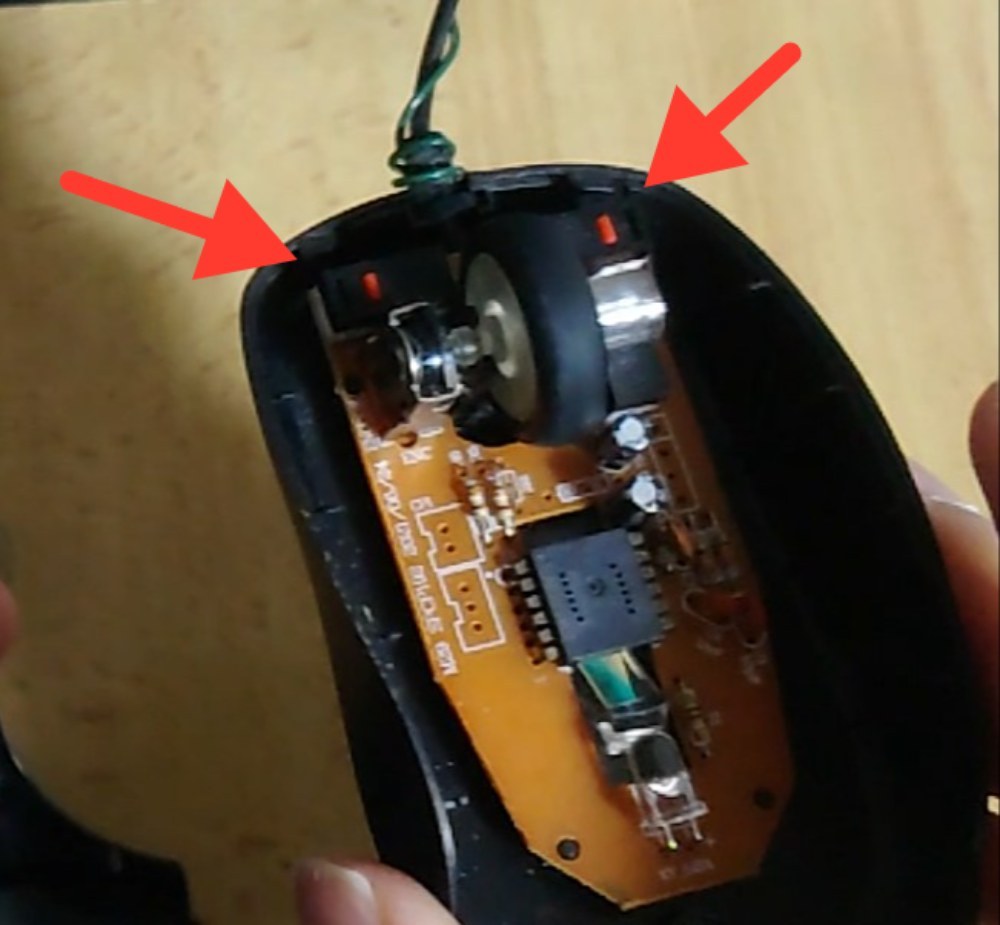 赤い部分がタクトスイッチボックス