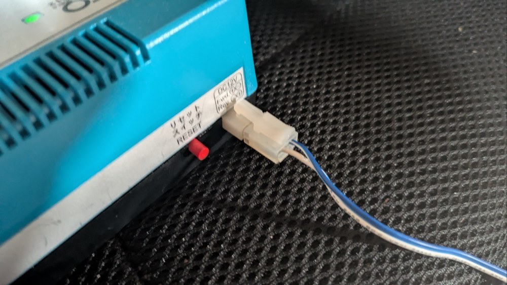やっぱ自作PC感が漂う端子だなぁ..