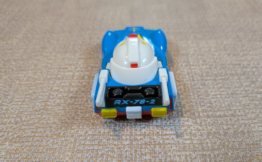 背面。型番とビームサーベル