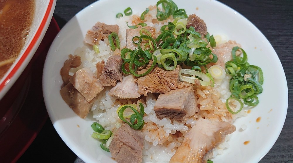 チャーシュー丼、マヨネーズも足せます!