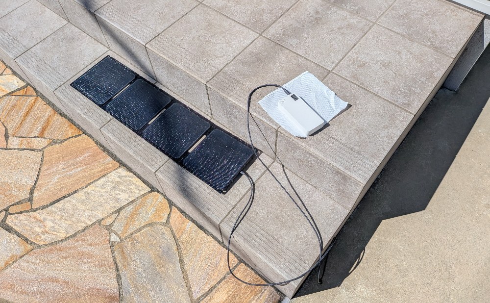 電線の影のある場所に移動すると…