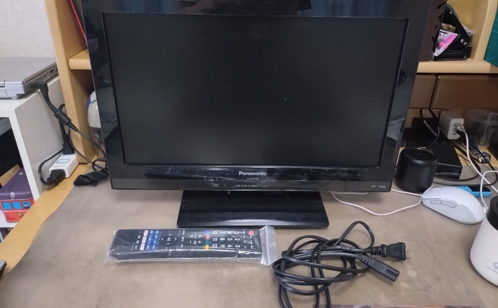 テレビ本体と同梱物