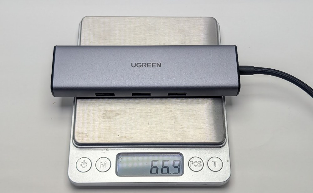 重さは70g弱と軽いです