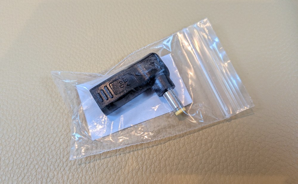 USB-CをDCジャックに変換するコネクタ