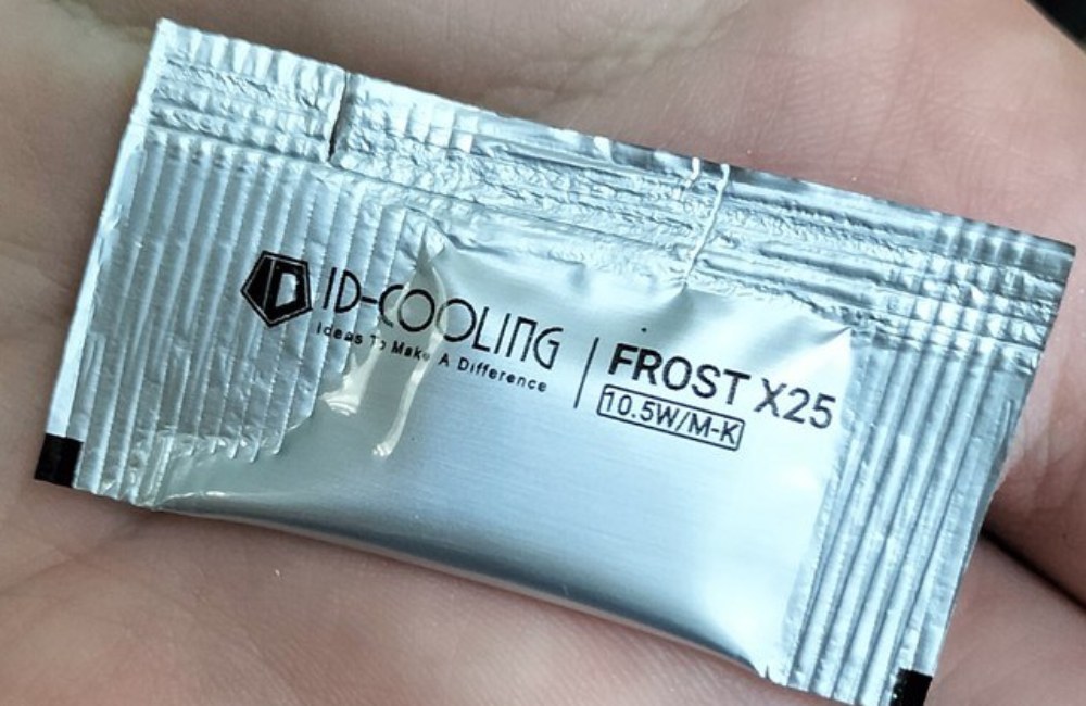 FROST X25というのがグリスの名前でしょうか。10.5W/m･K。