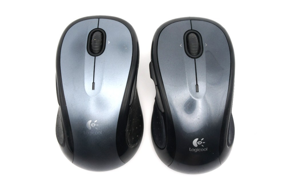 LX8(左/2008年発売)とM510(右)。サイドボタンの位置が異なる。