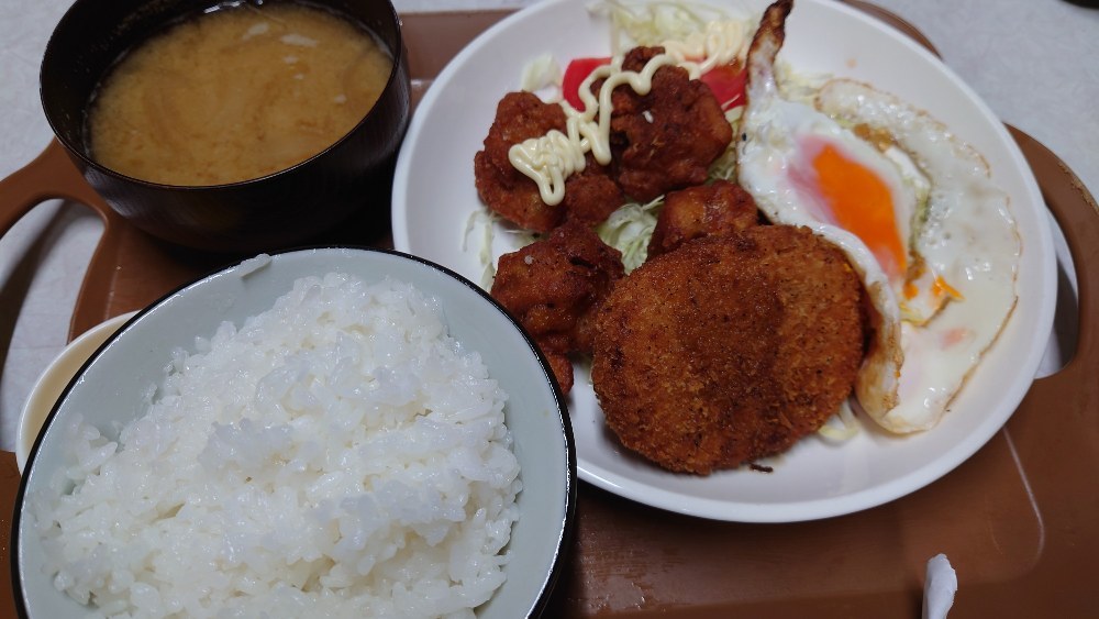 からあげ定食750円（安い！）