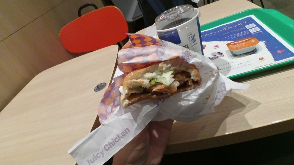 レタスが入っていて、肉の味を飽きさせない。これはいいですね。