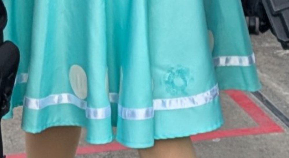 コミケにて。こんな感じにポロって外れる。