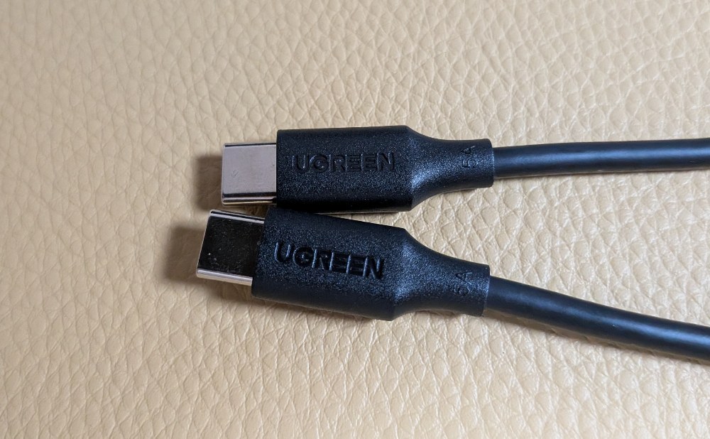 UGREENと刻印された付属ケーブル