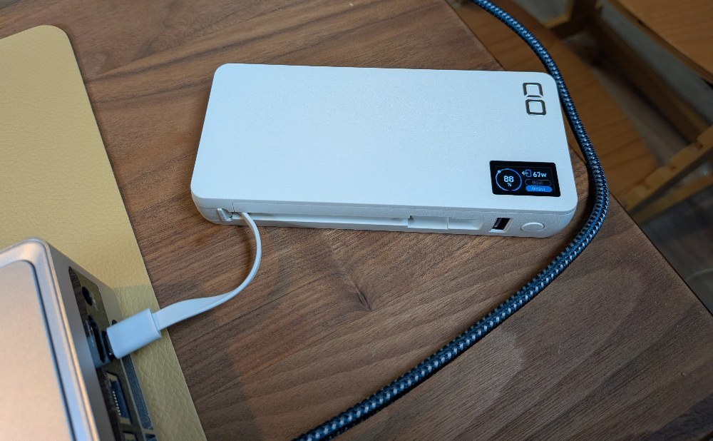 CIOのモバイルバッテリーなら起動可能（67W出力）