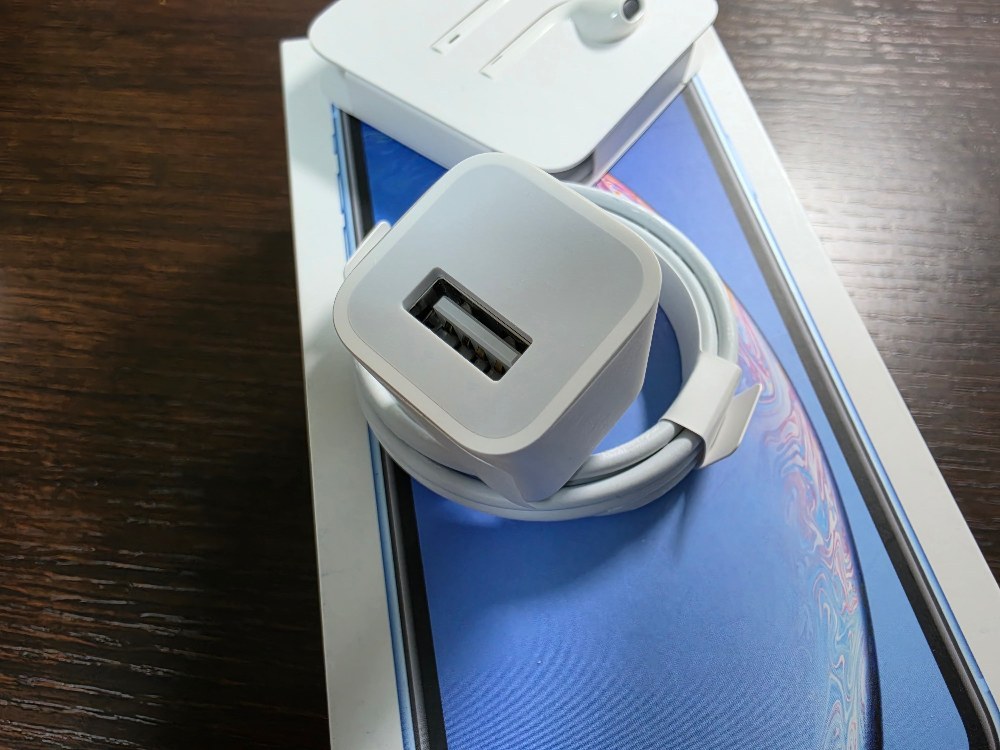 今はもう売っていないApple純正5W電源アダプター。地味に欲しかったやつ。