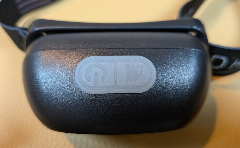 本体上面。電源スイッチとセンサースイッチ。