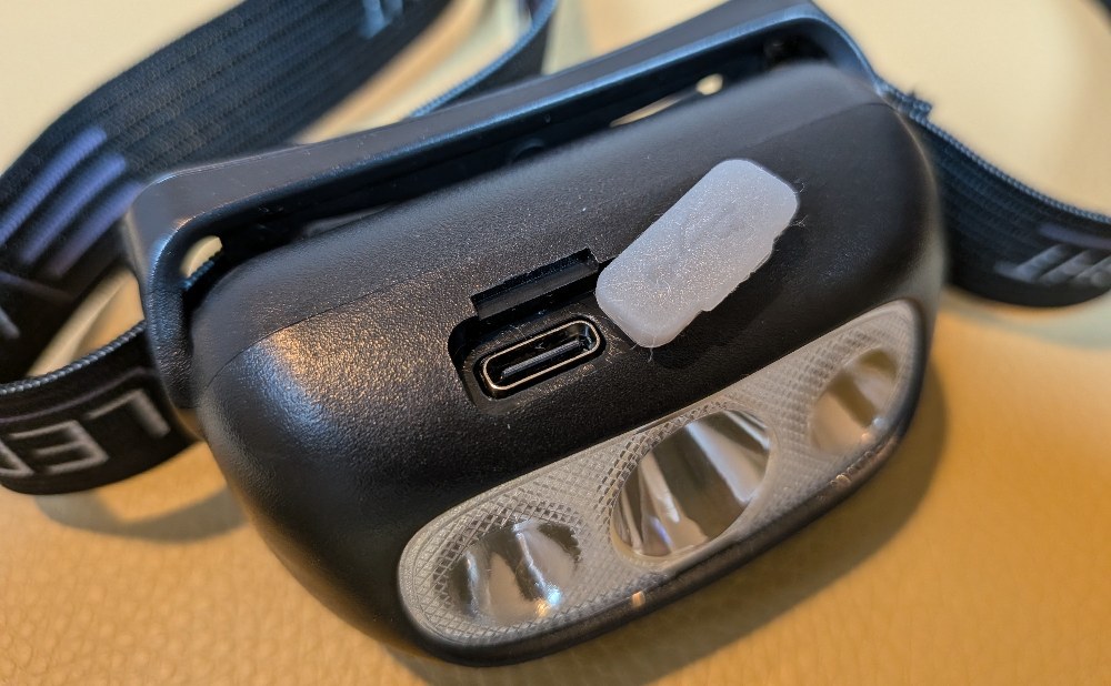 フタを開けると充電用のUSB-C端子