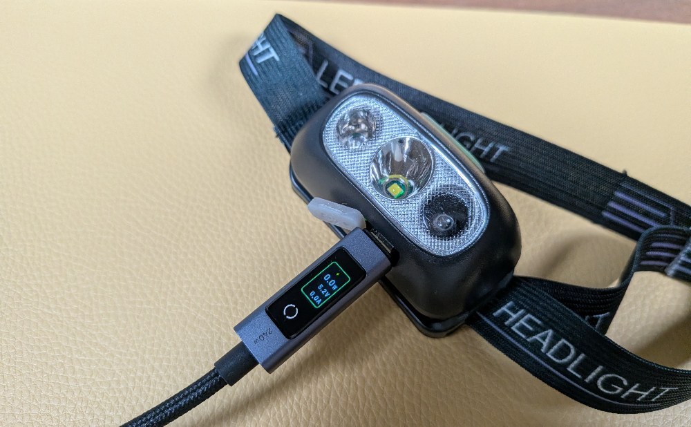 満充電。LED根元が緑点灯。