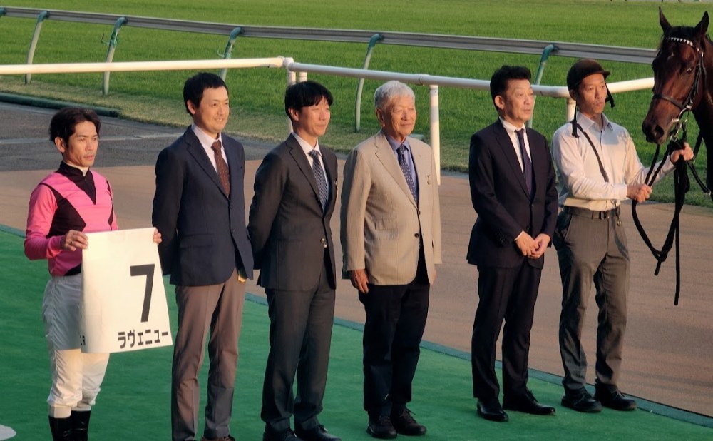 ラヴェニュー号と関係者たち