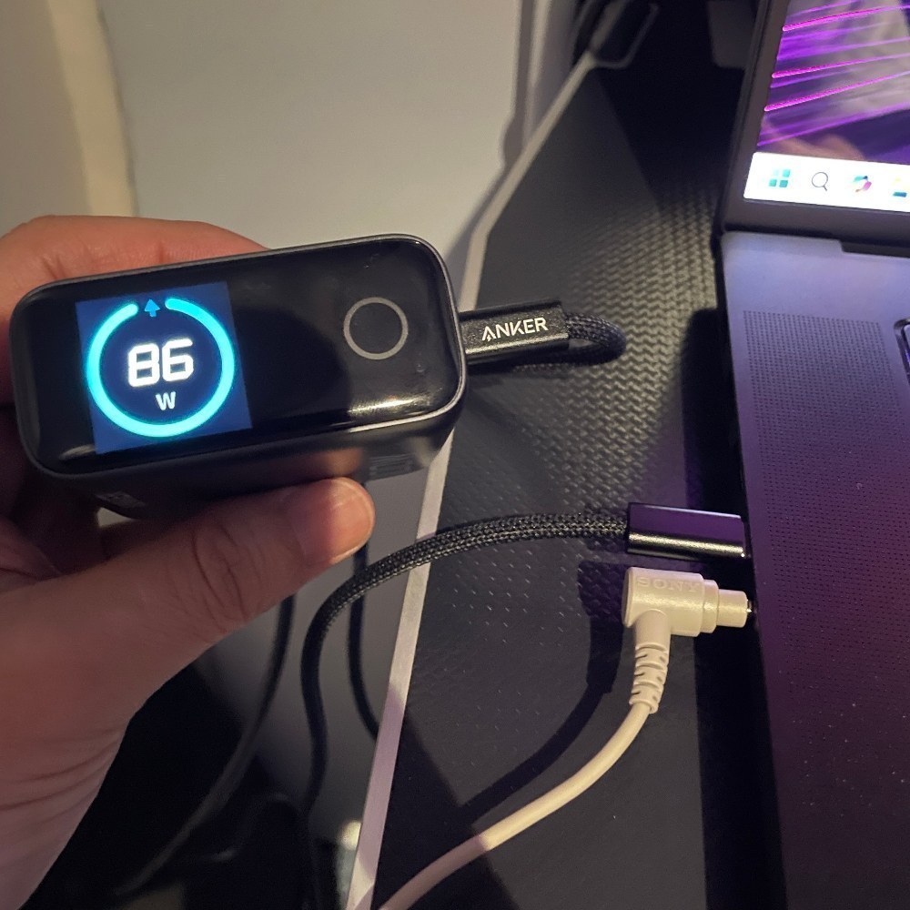 充電しながら使えばバッテリーの減る速度が緩やかに