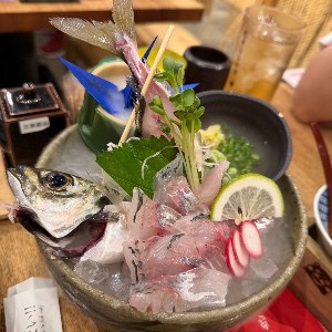 まがまが